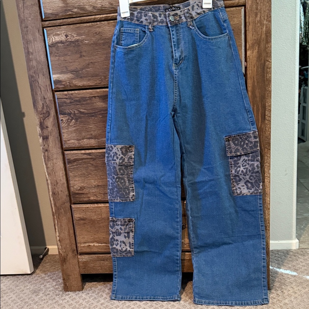 Stylish Blue Leopard Patch Jeans